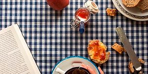 Tavola imbandita per la colazione