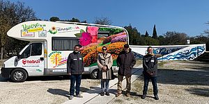 Belloni Morotti Camper e ragazzi dell'associazione 