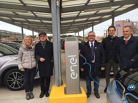 colonnina enel per ricarica auto