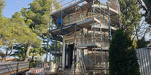 Monumento ai caduti di Monteciccardo don intorno impalcatura