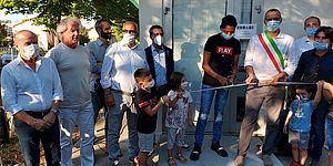 Ricci ed altri davanti alla bibiloteca di Borgo