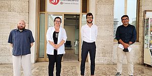 Frenquellucci Pozzi Palombi Pascucci davanti all'entrata dello sportello Informa e Servizi