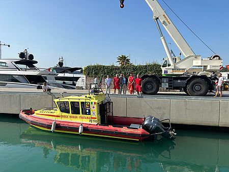 Affidato il servizio di salvataggio nelle spiagge libere, controllate anche dalla CRI di Pesaro; l’assessore Pozzi: «Attenzione importante per far vivere a pesaresi e turisti un’estate sicura»