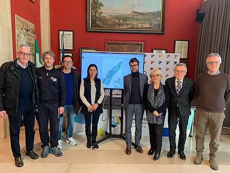 La presentazione della pista con: Aldo Calcagnini, Michele Ravagli, Fabio Francolini, Mila Della Dora, Riccardo Pozzi, Rosaria Cipolletta, Caterbo Malerba La presentazione della pista con: Aldo Calcagnini, Michele Ravagli, Fabio Francolini, Mila Della Dora, Riccardo Pozzi, Rosaria Cipolletta, Caterbo Malerba