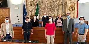 Assessore Mengucci insieme alle associazioni