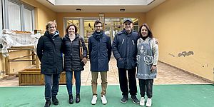 Pozzi Montesi ed altri davanti la scuola