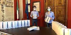 Assessore Riccardo Pozzi e tablet