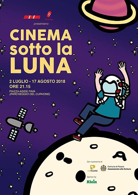 locandina Cinema sotto la luna 2018, cielo blu scuro stellato con terra e luna e astronauta 