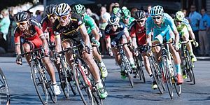 passa il giro d'italia. statale chiusa al traffico