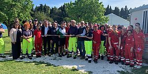 gruppo protezione civile con autorità