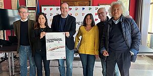 Giuliano Martufi, curatore, gli assessori Mila Della Dora e Daniele Vimini, Silvia Sinibaldi, Paolo Teobaldi, Gianni D'Elia