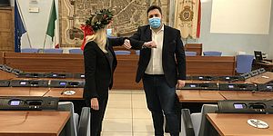 I laureandi pesaresi che lo vorranno, compilando un modulo, potranno far richiesta per usare la sala consigliare per la discussione nei periodi di zona gialla o arancione 