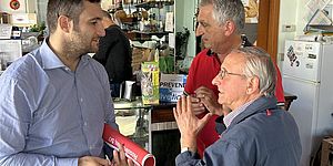 Perugini con signori al bar