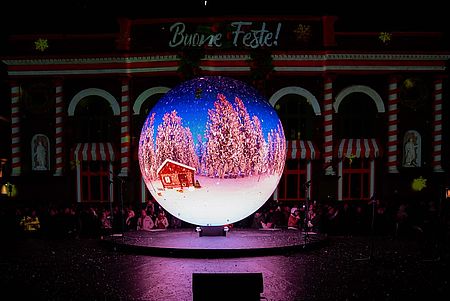 Biosfera con immagini del Natale 2024