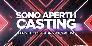 logo X-Factor con una X al centro color rosso, nero, bianco, più scritta sono Aperti i Casting