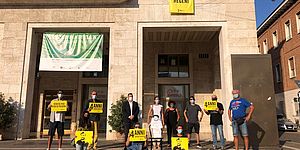 Perugini Mengucci ed altri con cartelli Regeni