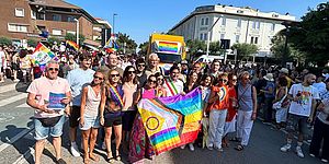 Biancani e componenti della Giunta al Marche Pride
