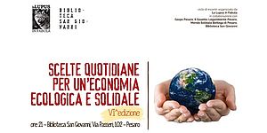 particolare della locandina con immagine mani che contengono il mondo
