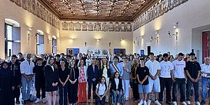 Biancani Greco con ragazzi delle scuole