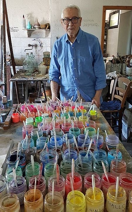 Oscar Piattella nel suo studio