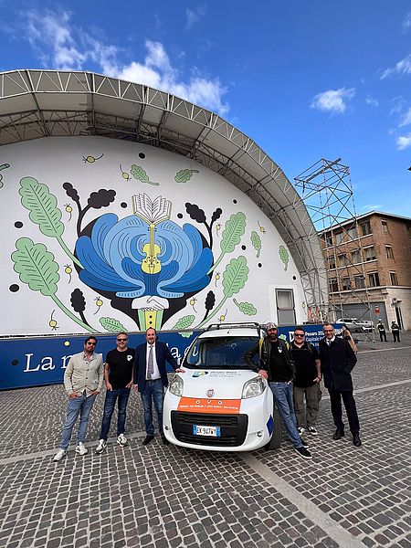 Ecco la macchina di Pesaro 2024 di Ovo auto di Pesaro 2024 Enrico Giometti Ugo Betti Daniele Vimini Ivan Venturini Alan Barman