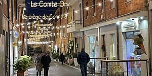 Vie del centro con luminarie