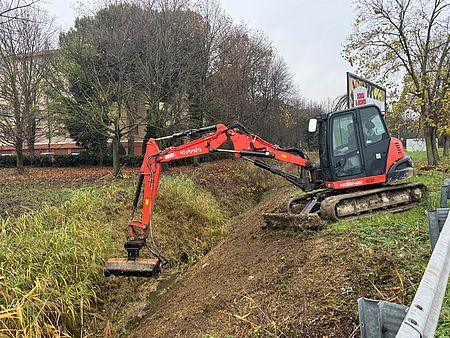 mezzo per la pulizia dei fossi