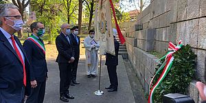 Cerimonia 25 aprile, sindaco Ricci e presidente Ceriscioli al monumento della Resistenza