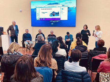 Tavolo "Lavorare tutti"