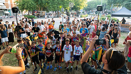 Biancani con tutti i bambini del palio