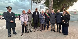 Scopertura targa con autorità