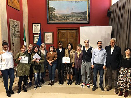 Le vetrine più belle sono quelle di Rebus Abbigliamento e Della Rovere Gioielli