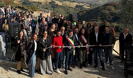 Autorità al taglio del nastro