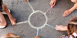 Immagine bambini in cerchio