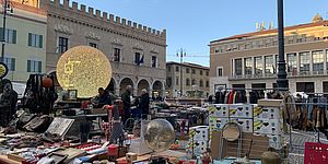 Mercato antiquariato in piazza del Popolo