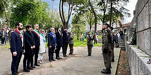 Autorità al monumento della Resistenza
