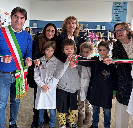 Biancani e Murgia con personale e bambini via Fermi