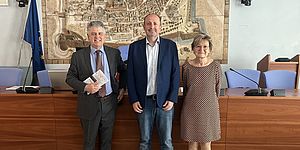 Alessandro Valenti fondatore e curatore di 'Musica e arti per i diritti umani', Daniele Vimini vicesindaco e assessore alla Cultura, Luciana Netti Amnesty International/Gruppo di Pesaro