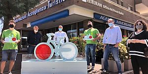 bici in polistirolo con Ricci ed altri