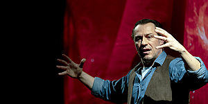 AZUL_Stefano-Accorsi ph-Jarno-lotti