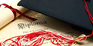 diploma arrotolatoe cartellina nera con pendaglioglio