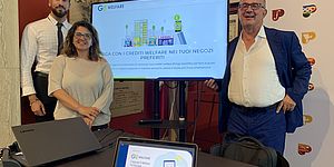 Francesca Frenquellucci, assessora all'Innovazione e Partecipazione; Rosario Guglielmi e Angelo Grippaldi (a destra), business development di Tantosvago Srl