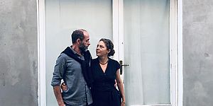 immagine dell'evento uomo e donna in vetrina