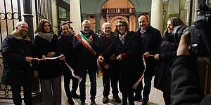 Taglio del nastro con Chiara Delpino archeologa MIC, Simone Capra/STARTT architetto autore del progetto museografico, il sindaco, Fabrizio Battistelli presidente Ente Olivieri, Brunella Paolini direttore Ente Olivieri, Daniele Vimini vicesindaco e assessore alla Bellezza