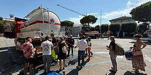 Uno dei punti di distribuzione dell'acqua attivati dall'Amministrazione comunale