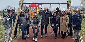 Altalena con Belloni Della Dora Pozzi Frenquellucci e ragazzi dell'associazione Gulliver