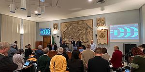 Il minuto di silenzio rispettato durante il Consiglio comunale monotematico