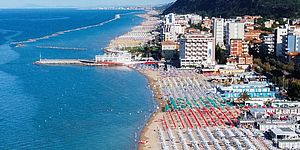 panorama ombrelloni spiaggia