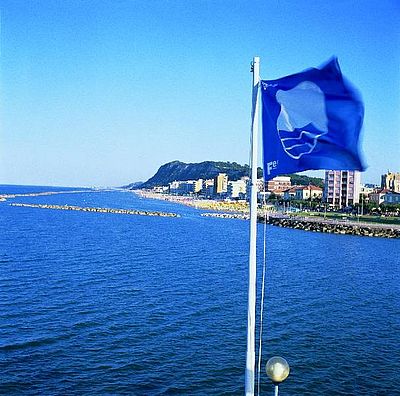 Bandiera BLU per la qualità del mare