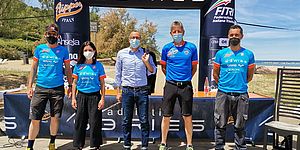 Della Dora Ricci ed altri con dietro il podio